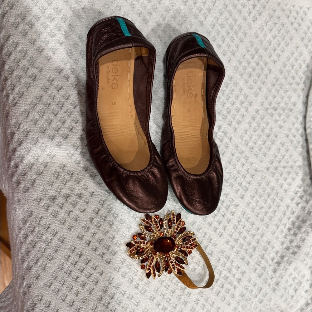 Tieks limited edition chocolate raspberry with original box topper.
